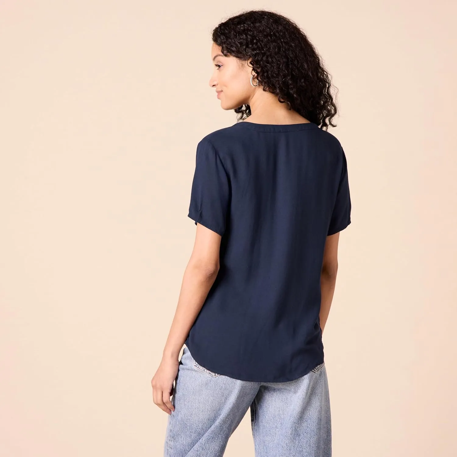 Amazon Essentials Women's Relaxed-Fit Short-Sleeve Woven Blouse