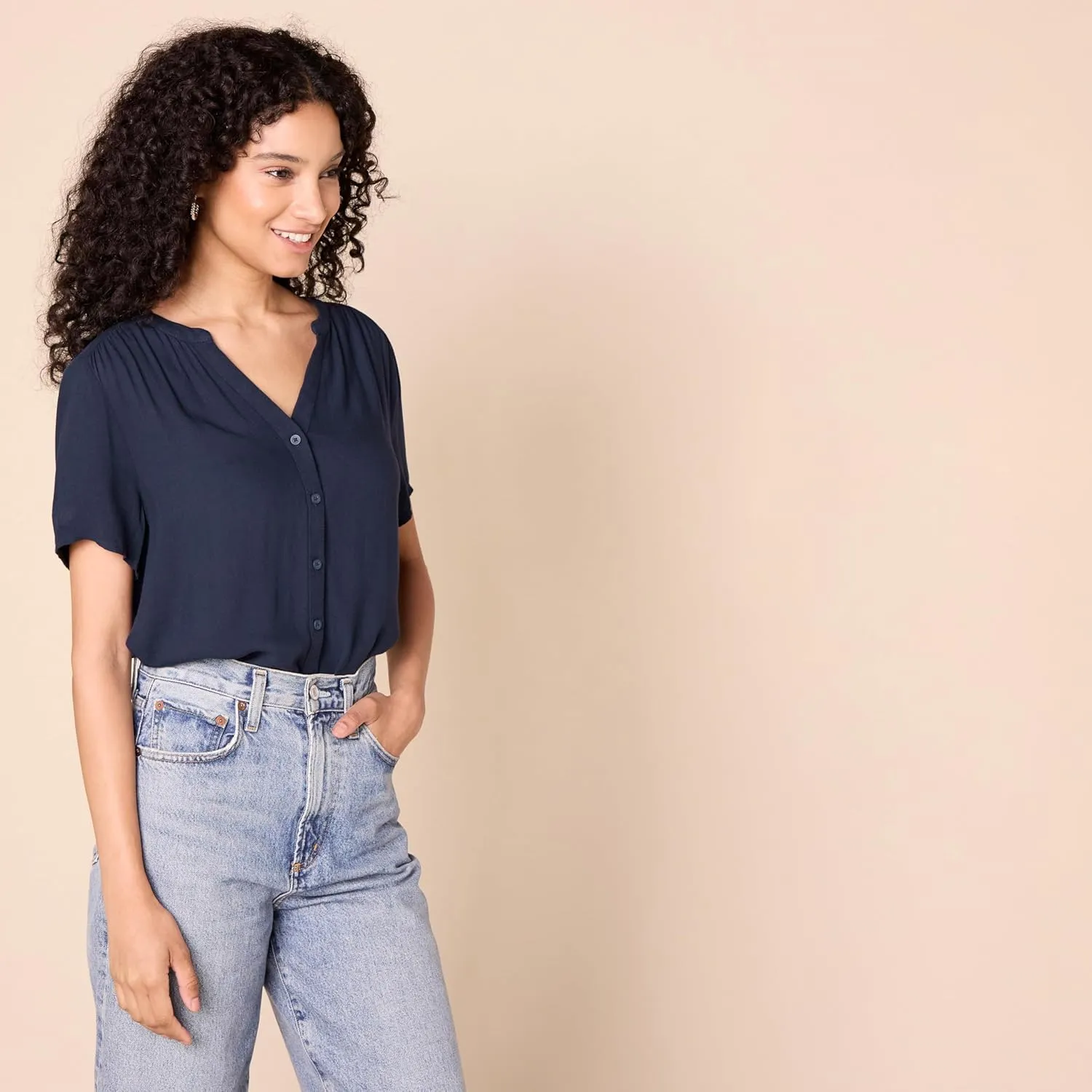 Amazon Essentials Women's Relaxed-Fit Short-Sleeve Woven Blouse