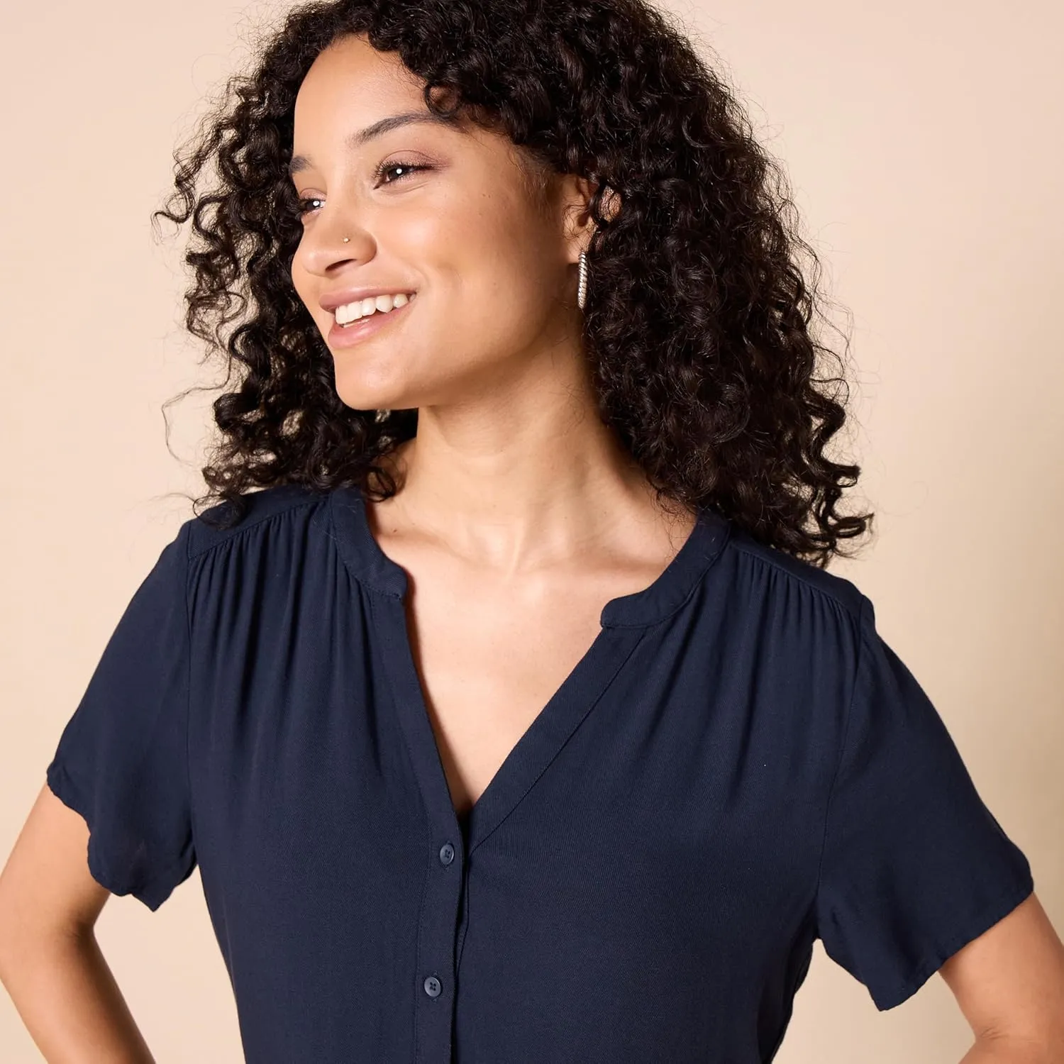 Amazon Essentials Women's Relaxed-Fit Short-Sleeve Woven Blouse